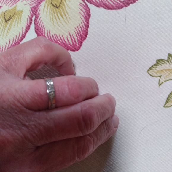 $10 925 Sterling Silver "Love Forever" engraved size 7 Ring πβ₯ - Picture 8 of 11